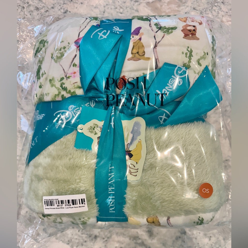 Posh Peanut Snow White Luxe Plush Patoo Blanket